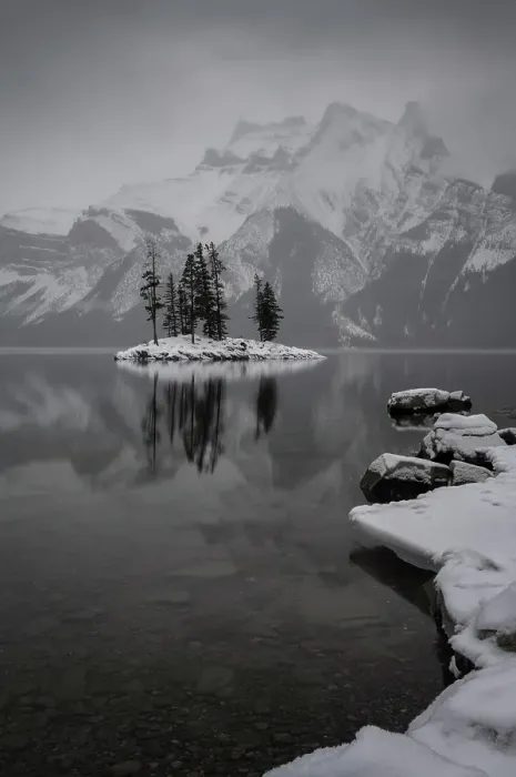 Framed Print : Lake Minnewanka, Banff National Park, Alberta, Canada Framed Print : Lake Minnewanka, Banff National Park, Alberta, Canada
