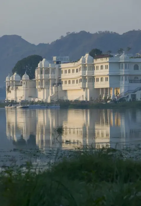 Framed Print : Lake Palace Hotel and Lake Pichola, Udaipur, Rajasthan, India Framed Print : Lake Palace Hotel and Lake Pichola, Udaipur, Rajasthan, India