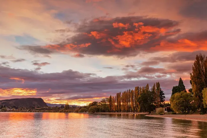 Framed Print : Lake Wanaka at Sunrise, South Island, New Zealand Framed Print : Lake Wanaka at Sunrise, South Island, New Zealand