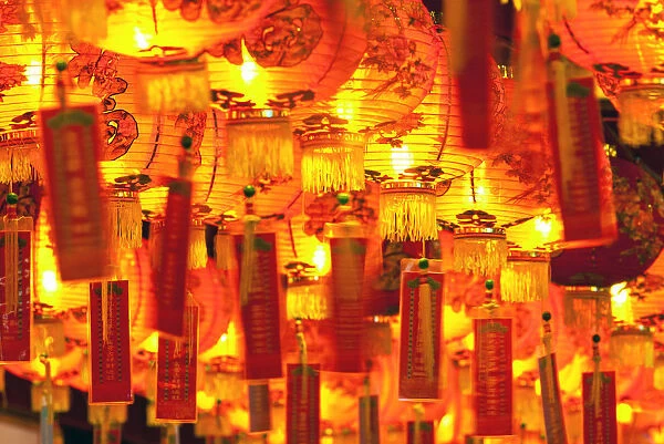 Lanterns hanging outside the New Buddha Tooth Relic Temple and Museum on South Bridge