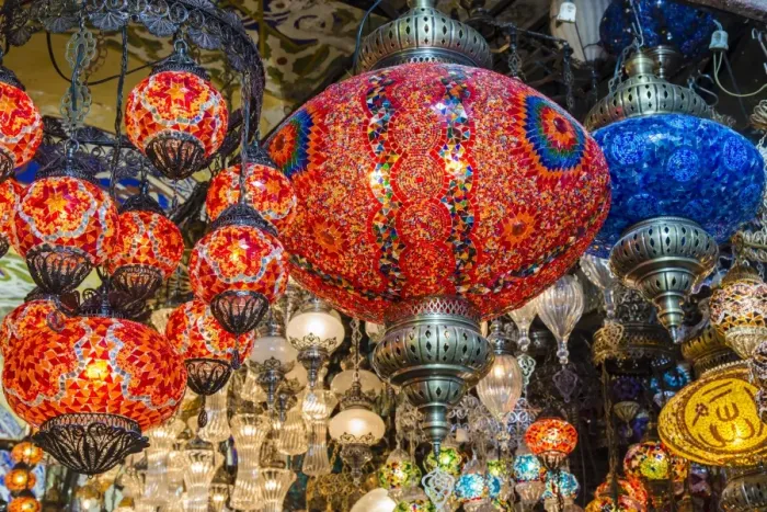 Framed Print : Lanterns hanging in a shop inside the Grand Bazaar (KapalAncarsi), Istanbul, Turkey