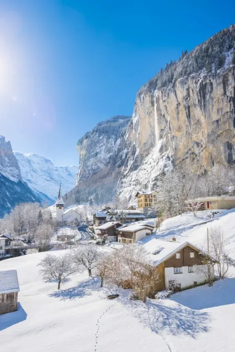 Framed Print : Lauterbrunnen, Berner Oberland, canton of Bern, Switzerland Framed Print : Lauterbrunnen, Berner Oberland, canton of Bern, Switzerland