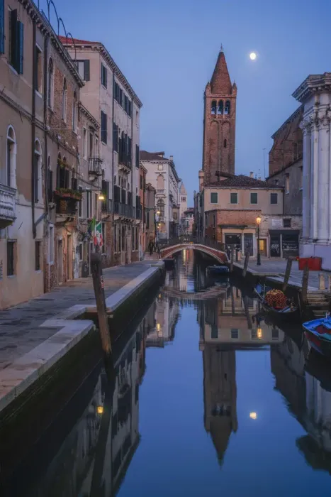 Framed Print : Leaning tower at dusk with moonrise in Venice, Italy Framed Print : Leaning tower at dusk with moonrise in Venice, Italy