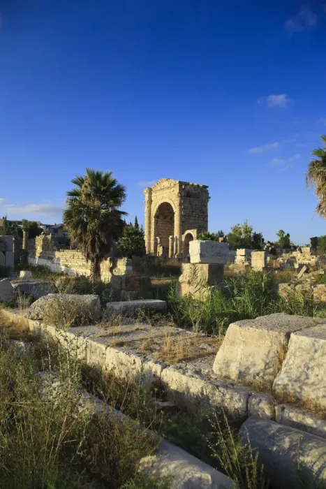 Framed Print : Lebanon, Tyre, Al Bass UNESCO site, Colonnaded Street and Roman Triumphal Arch