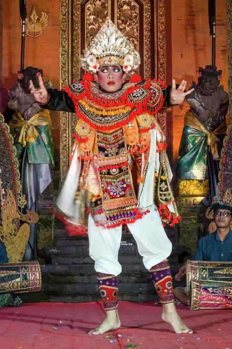 Framed Print : Legong (traditional Balinese dance) performance at Ubud Palace, Bali, Indonesia Framed Print : Legong (traditional Balinese dance) performance at Ubud Palace, Bali, Indonesia