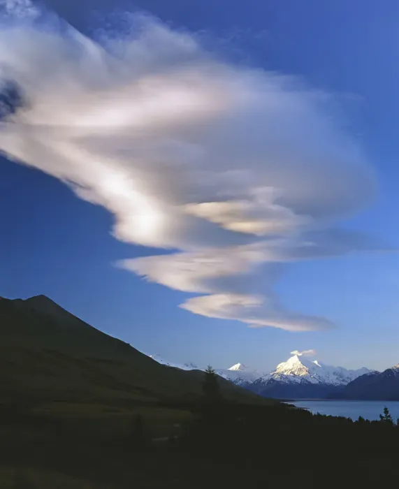 Framed Print : Lenticular cloud over Mount Cook (Aoraki), Mackenzie Country, South Canterbury, South Framed Print : Lenticular cloud over Mount Cook (Aoraki), Mackenzie Country, South Canterbury, South