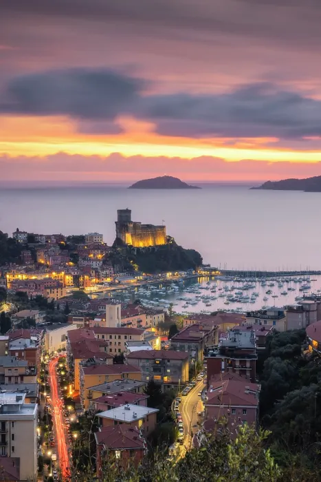Framed Print : Lerici and its Castle, municipality of Lerici, La Spezia province, Liguria district, Italy