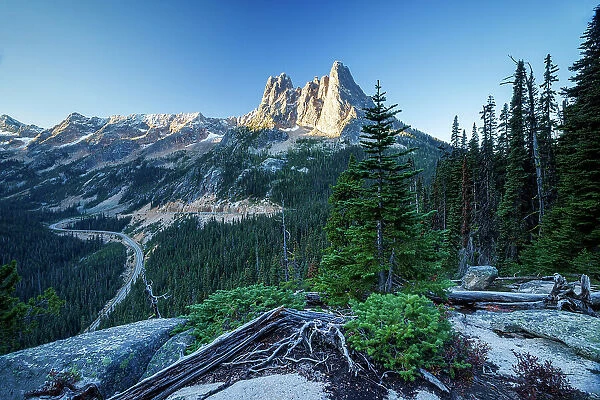 Liberty Bell Mountain, Washington Pass, North Cascades National Park, Washington, USA