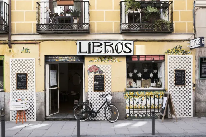 Framed Print : Libros bookshop in Malansaana, Madrid, Spain Framed Print : Libros bookshop in Malansaana, Madrid, Spain