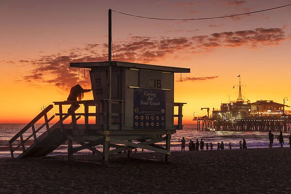 Lifeguard Hut and Santa Monica Pier at sunset, Santa Monica, California, USA