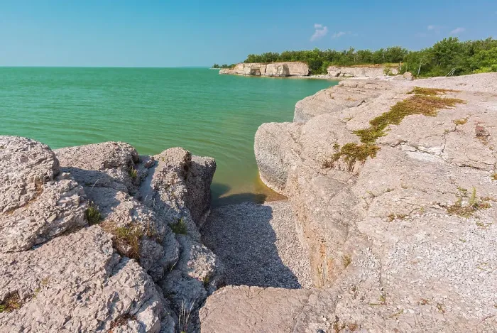 Framed Print : Limestone cliffs along Lake Manitoba, Steep Rock Provincial Park, Manitoba, Canada Framed Print : Limestone cliffs along Lake Manitoba, Steep Rock Provincial Park, Manitoba, Canada