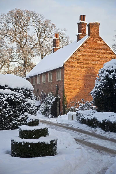 Lincolnshire, UK. Snow covers the ornamental gardens at Doddington hall