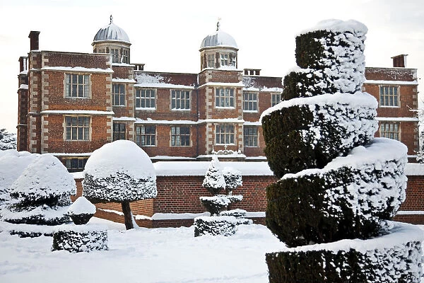 Lincolnshire, UK. Snow covers the ornamental gardens at Doddington hall