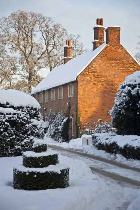 Framed Print : Lincolnshire, UK. Snow covers the ornamental gardens at Doddington hall Framed Print : Lincolnshire, UK. Snow covers the ornamental gardens at Doddington hall