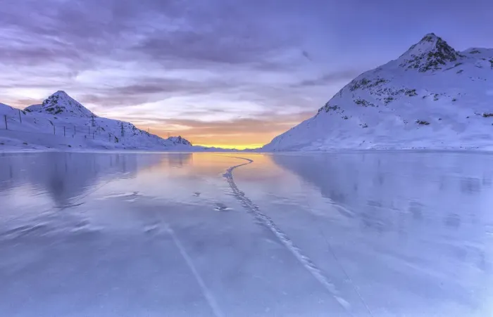 Framed Print : Lines created by the frost on the frozen Lake Bianco. Bernina Pass. Canton of Graubunden Framed Print : Lines created by the frost on the frozen Lake Bianco. Bernina Pass. Canton of Graubunden