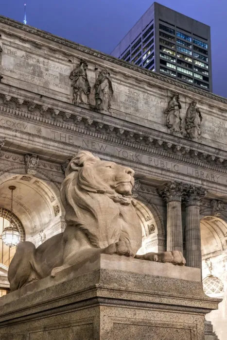 Framed Print : Lion statue in front of the New York Public Library, Manhattan, New York, USA Framed Print : Lion statue in front of the New York Public Library, Manhattan, New York, USA