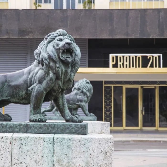 Framed Print : Lion statues on Prado (Paseo de Marti), Havana, Cuba