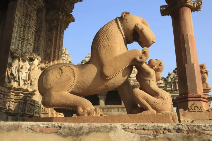 Framed Print : Lion Yali & sardula, Mahadeva Hindu temple, UNESCO World Heritage site, Khadjuraho