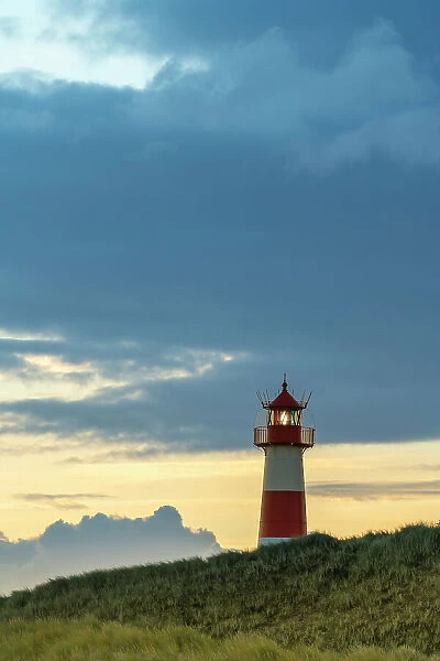 List-Ost lighthouse at dawn, Ellenbogen, Sylt, Nordfriesland, Schleswig-Holstein, Germany