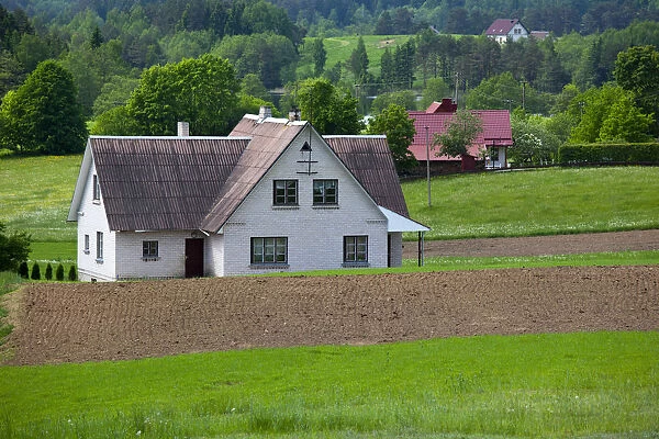 Lithuania, Eastern Lithuania, Moletai, Kaldiniai Hill, farmhouse