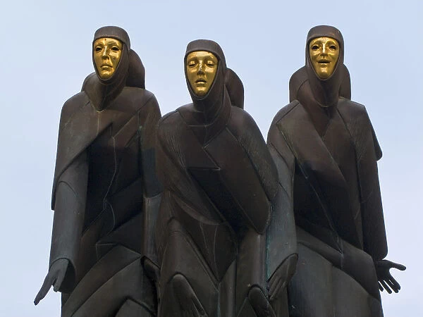 Lithuania, Vilnius, National Drama Theatre, Sculpture of the Feast of the three musicians