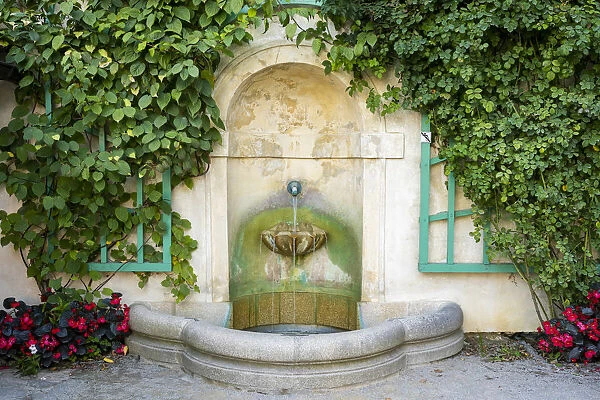 Little fountain on premises of Cesky Krumlov Castle and Chateau, Cesky Krumlov, South Bohemian Region, Czech Republic