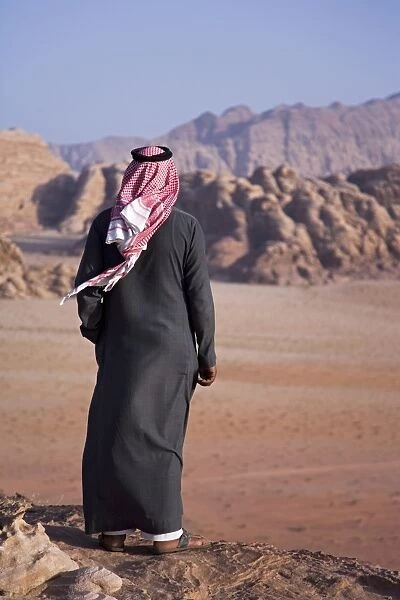 A local bedouin man looks out over Wadi Rum, Jordan (MR)