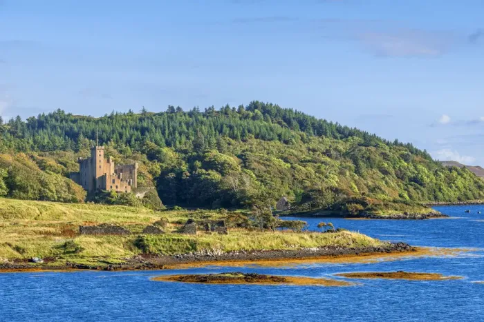 Framed Print : Loch Dunvegan with Dunvegan Castle, Isle of Skye, Inner Hebrides, Highlands, Scotland