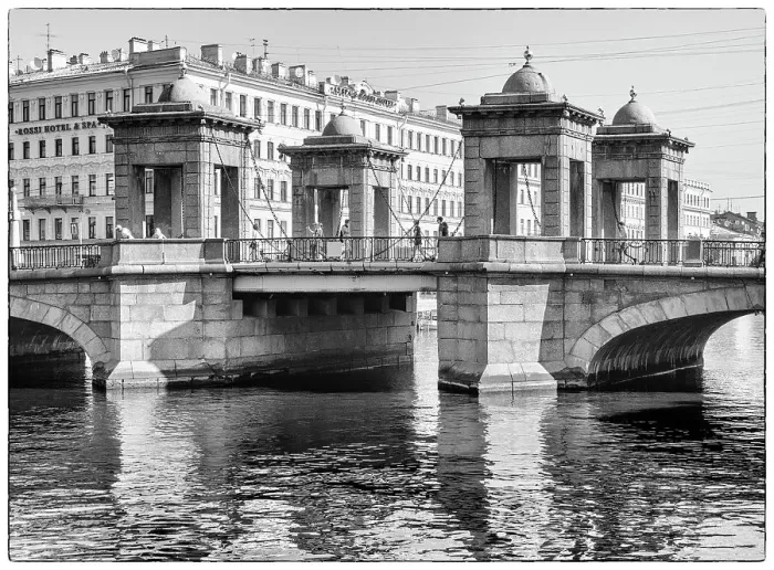 Framed Print : Lomonosov Bridge over Fontanka River, Saint Petersburg, Russia Framed Print : Lomonosov Bridge over Fontanka River, Saint Petersburg, Russia