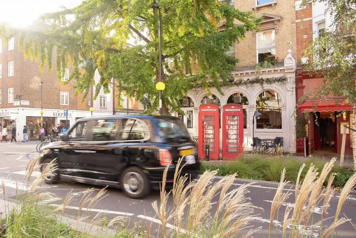 Framed Print : London taxi cab on Marylebone High Street, Marylebone, London, England, UK