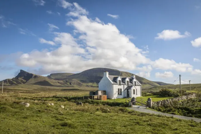 Framed Print : Lonely cottage in the north of the Trotternish Peninsula, Isle of Skye, Highlands