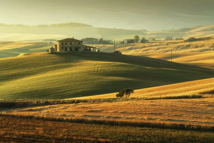 Framed Print : A lonely country house. Val d'Orcia, Tuscany, Italy Framed Print : A lonely country house. Val d'Orcia, Tuscany, Italy