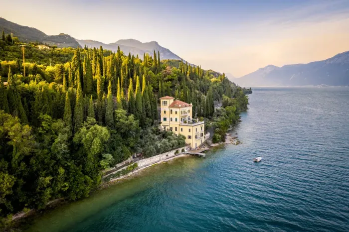 Framed Print : A lonely villa on the coast of Garda Lake. Toscolano Maderno, Brescia Province, Lombardy