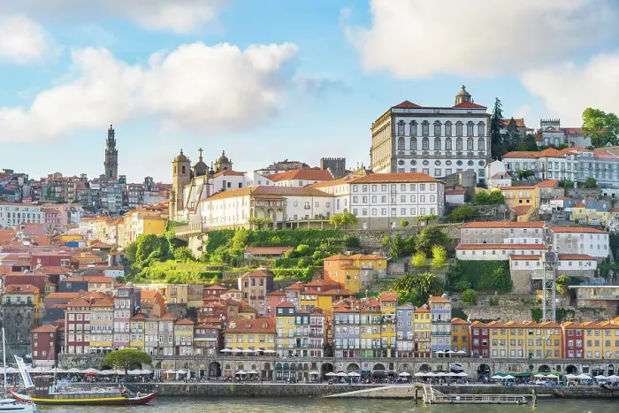 Framed Print : Looking towards the old neighbourhood of Ribeira, Porto, Portugal, Europe Framed Print : Looking towards the old neighbourhood of Ribeira, Porto, Portugal, Europe