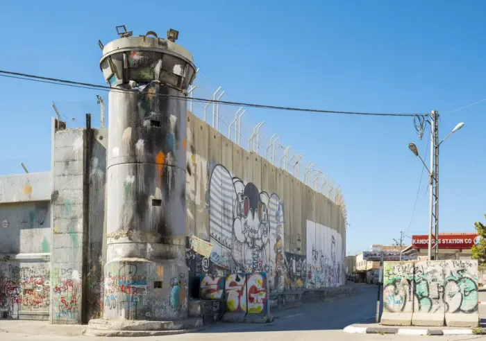Framed Print : A lookout tower covered in graffiti along the Israeli West Bank Barrier wall, Bethlehem Framed Print : A lookout tower covered in graffiti along the Israeli West Bank Barrier wall, Bethlehem