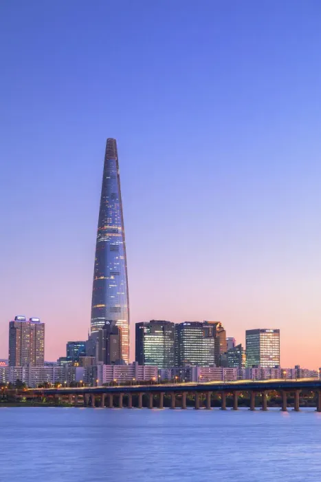 Framed Print : Lotte World Tower and Han River at dusk, Seoul, South Korea Framed Print : Lotte World Tower and Han River at dusk, Seoul, South Korea