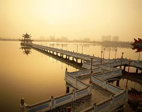 Lotus Lake  /  Nine Cornered Bridge & Wuli Pagoda  /  Dawn  /  Sunrise