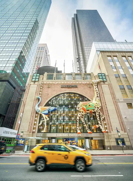 Framed Print : Louis Vuitton Store, decorated for the Holidays with Giraffes near 5th Avenue, Manhattan, New York City, USA Framed Print : Louis Vuitton Store, decorated for the Holidays with Giraffes near 5th Avenue, Manhattan, New York City, USA