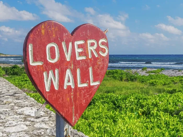Framed Print : Lover's Wall on Grand Cayman, Cayman Islands, British West Indies Framed Print : Lover's Wall on Grand Cayman, Cayman Islands, British West Indies