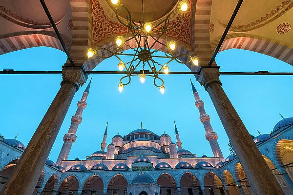 Low angle shot of Blue Mosque at twilight, Sultanahmet, UNESCO, Fatih District, Istanbul Province, Turkey