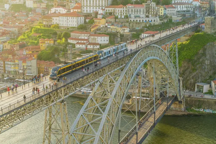 Framed Print : Luis 1 Bridge and the River Douro, Porto, Portugal, Europe Framed Print : Luis 1 Bridge and the River Douro, Porto, Portugal, Europe