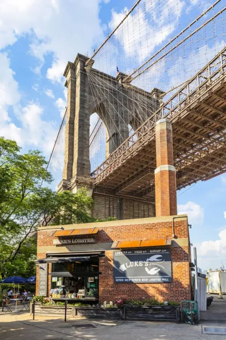 Framed Print : Lukes Lobster restaurant with Brooklyn Bridge in the background, Brooklyn Framed Print : Lukes Lobster restaurant with Brooklyn Bridge in the background, Brooklyn