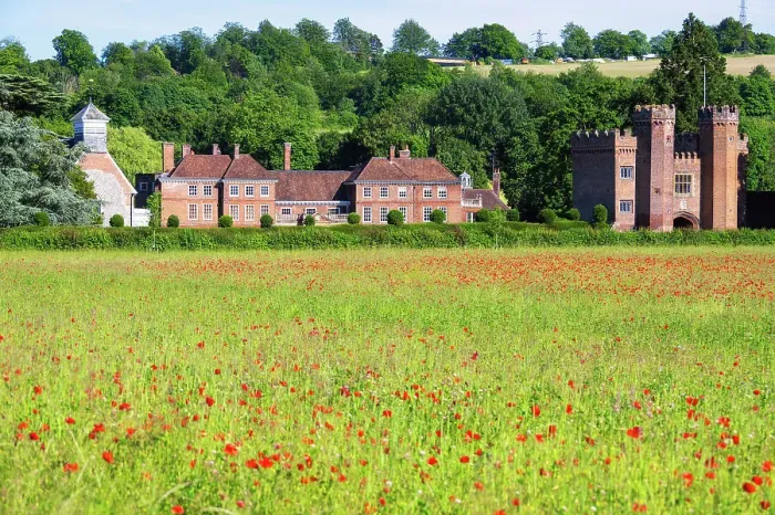 Framed Print : Lullingstone Castle and a field of poppies, Eynsford, Kent, England Framed Print : Lullingstone Castle and a field of poppies, Eynsford, Kent, England
