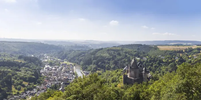 Framed Print : Luxembourg, Vianden, View of Vianden Castle, town and valley