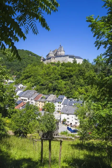 Framed Print : Luxembourg, Vianden, View of Vianden Castle above the town Framed Print : Luxembourg, Vianden, View of Vianden Castle above the town