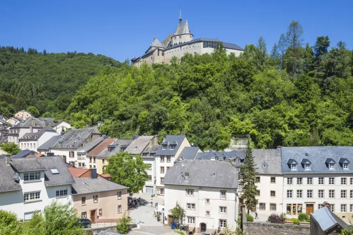 Framed Print : Luxembourg, Vianden, View of Vianden Castle above the town Framed Print : Luxembourg, Vianden, View of Vianden Castle above the town