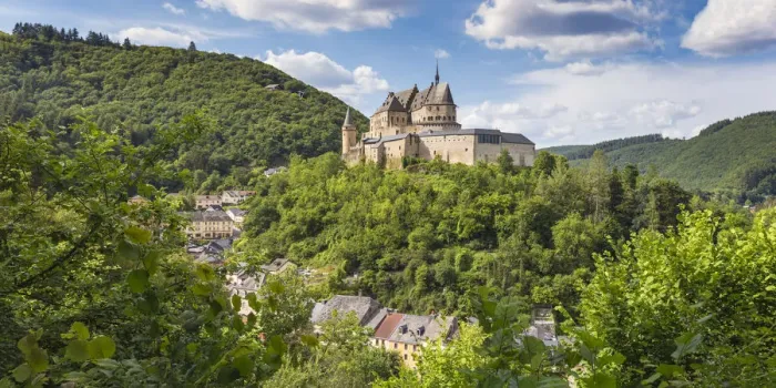 Framed Print : Luxembourg, Vianden, View of Vianden Castle above the town Framed Print : Luxembourg, Vianden, View of Vianden Castle above the town