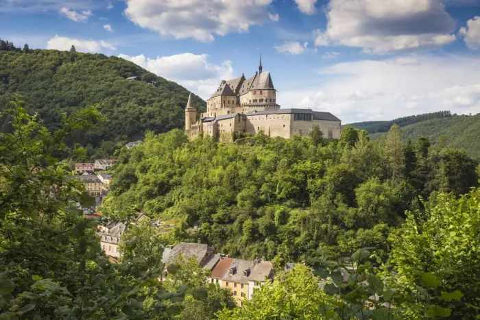 Framed Print : Luxembourg, Vianden, View of Vianden Castle above the town Framed Print : Luxembourg, Vianden, View of Vianden Castle above the town