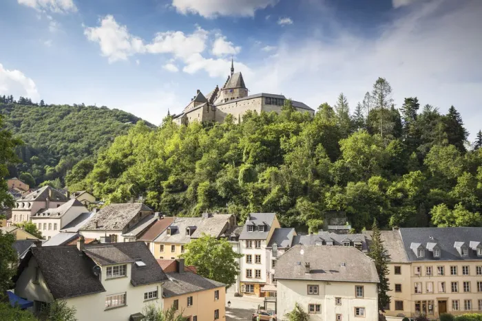 Framed Print : Luxembourg, Vianden, View of Vianden Castle above the town Framed Print : Luxembourg, Vianden, View of Vianden Castle above the town