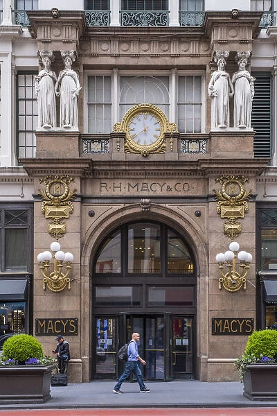 Macys department store, Manhattan, New York City, USA